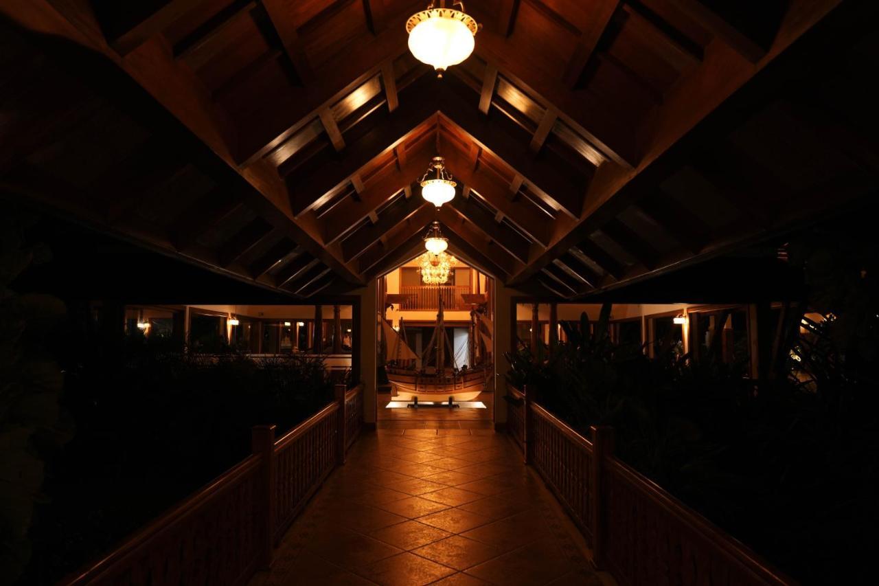 Gokulam Grand Resort & Spa, Kumarakom Exterior photo